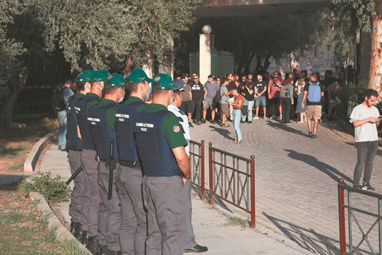 ΣΥΡΙΖΑ προς Μηταράκη: «Περιμένουμε από την κυβέρνηση να μας πει αν ‘βγαίνει η Δημοκρατία’ από τα πανεπιστήμια»