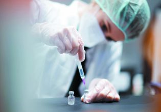 RSV: Πράσινο φως και στην Ευρώπη για τα πρώτα εμβόλια κατά του αναπνευστικού συγκυτιακού ιού