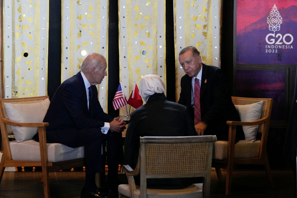 Ερντογάν: «Ψήνεται» κατ’ ιδίαν συνάντηση με τον Τζο Μπάιντεν στη σύνοδο κορυφής του ΝΑΤΟ