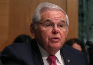 Μπομπ Μενέντεζ: Σε συνομιλία με την κυβέρνηση για πώληση F-16 στην Άγκυρα