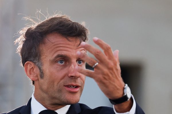 Ταραχές στη Γαλλία: Ο Μακρόν ανέβαλε την επίσημη επίσκεψή του στη Γερμανία