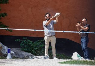 Σουηδία: «Κεραυνοί» από την κυβέρνηση για το κάψιμο του Κορανίου – «Καταδικάζουμε αυτές τις ενέργειες ισλαμοφοβίας»