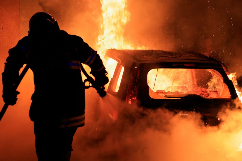 Γαλλία: Η εξέγερση, ο ρατσισμός και η στρατηγική αμηχανία