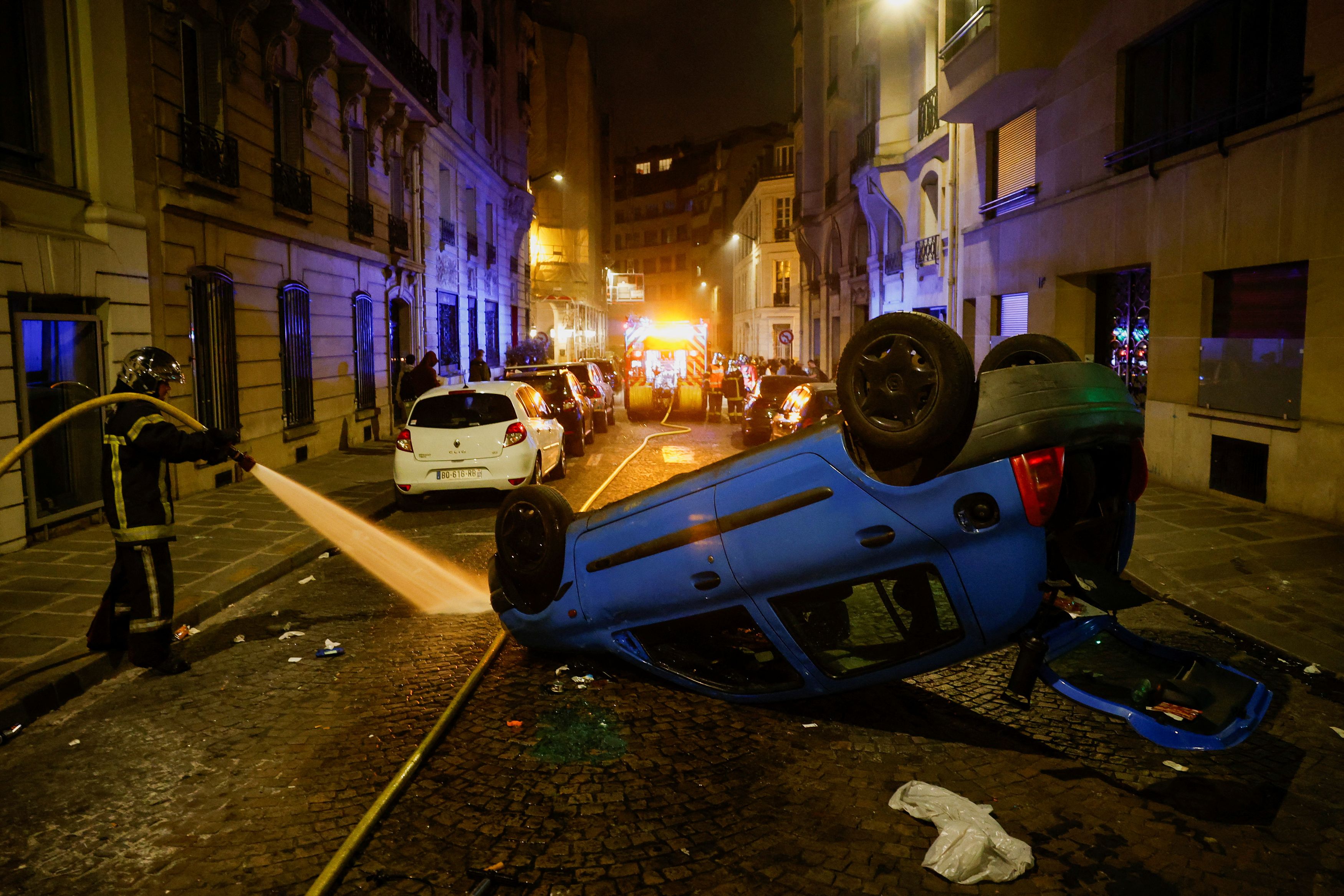 Γαλλία: Στόχοι επιθέσεων δημαρχεία και δημοτικά κτίρια