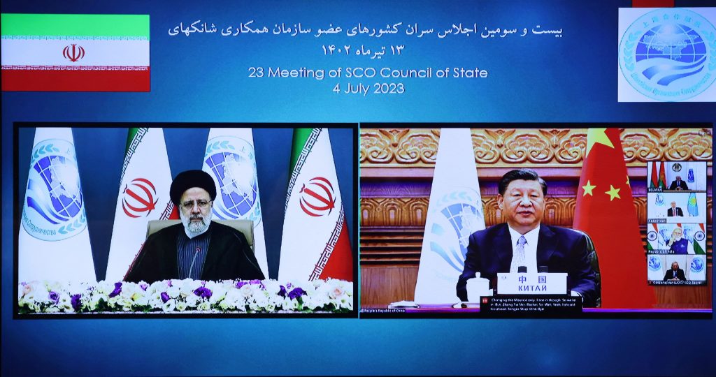 Το Ιράν στρέφεται όλο και περισσότερο προς την Κίνα