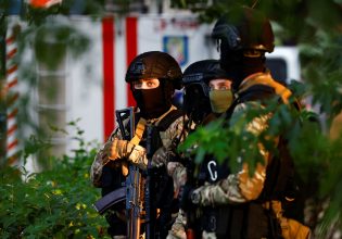 Επίθεση αυτοκτονίας στο Κίεβο: Μέσα σε δικαστήριο – Δύο αστυνομικοί τραυματίστηκαν