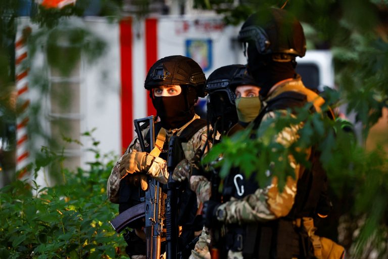 Επίθεση αυτοκτονίας στο Κίεβο: Μέσα σε δικαστήριο – Δύο αστυνομικοί τραυματίστηκαν