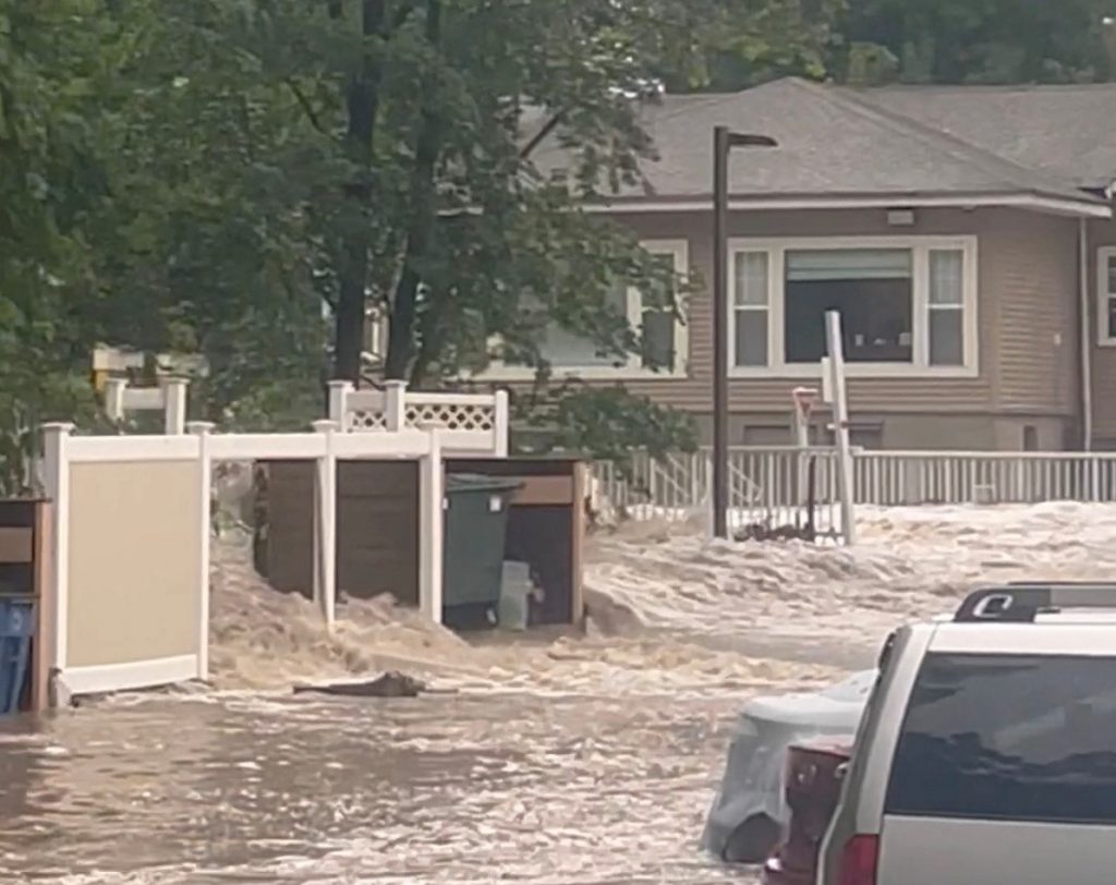 Πλημμύρες στη Νέα Υόρκη: Καταρρακτώδεις βροχές προκάλεσαν προβλήματα – Σε κατάσταση έκτακτης ανάγκης κομητείες