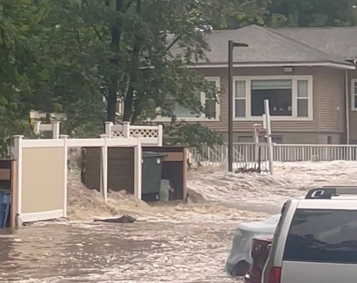 Πλημμύρες στη Νέα Υόρκη: Καταρρακτώδεις βροχές προκάλεσαν προβλήματα - Σε κατάσταση έκτακτης ανάγκης κομητείες