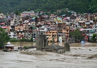Μουσώνας στην Ινδία: Τουλάχιστον 29 νεκροί από τις πλημμύρες και τις κατολισθήσεις