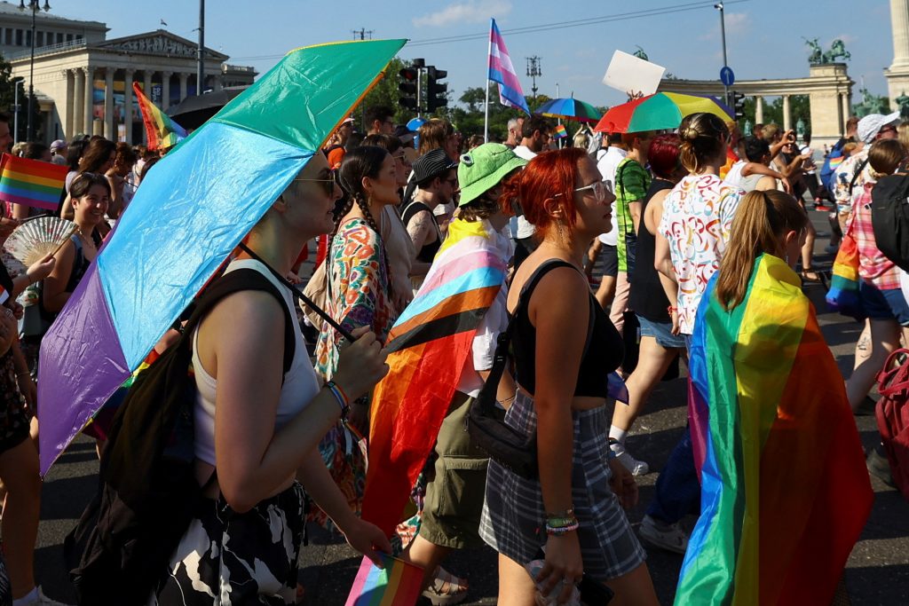 Ουγγαρία: Χιλιάδες άνθρωποι στο Pride της Βουδαπέστης παρά τον καύσωνα – Μήνυμα στον Ορμπάν