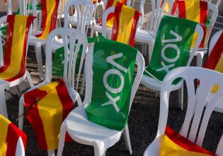 Εκλογές στην Ισπανία: Θα βάλει το Λαϊκό Κόμμα την ακροδεξιά στην κυβέρνηση για πρώτη φορά από τον Φράνκο και μετά;