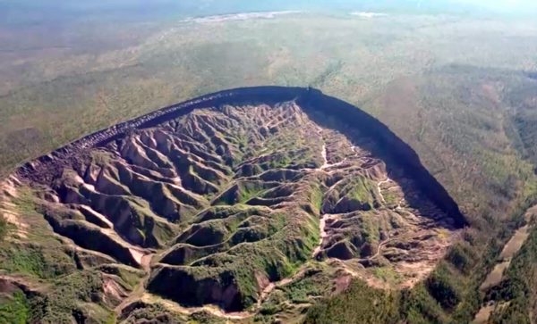 Βίντεο: Γιγάντιος κρατήρας στη Σιβηρία μεγαλώνει λόγω της κλιματικής αλλαγής