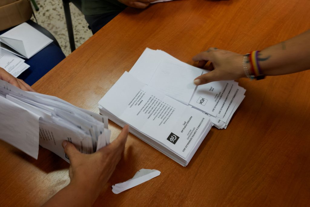 Νίκη της Δεξιάς στην Ισπανία – Θρίλερ η νέα κυβέρνηση