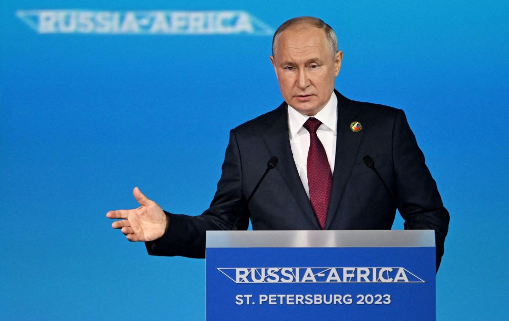 Βλαντιμίρ Πούτιν: Η Μόσχα εξετάζει το ειρηνευτικό σχέδιο για την Ουκρανία