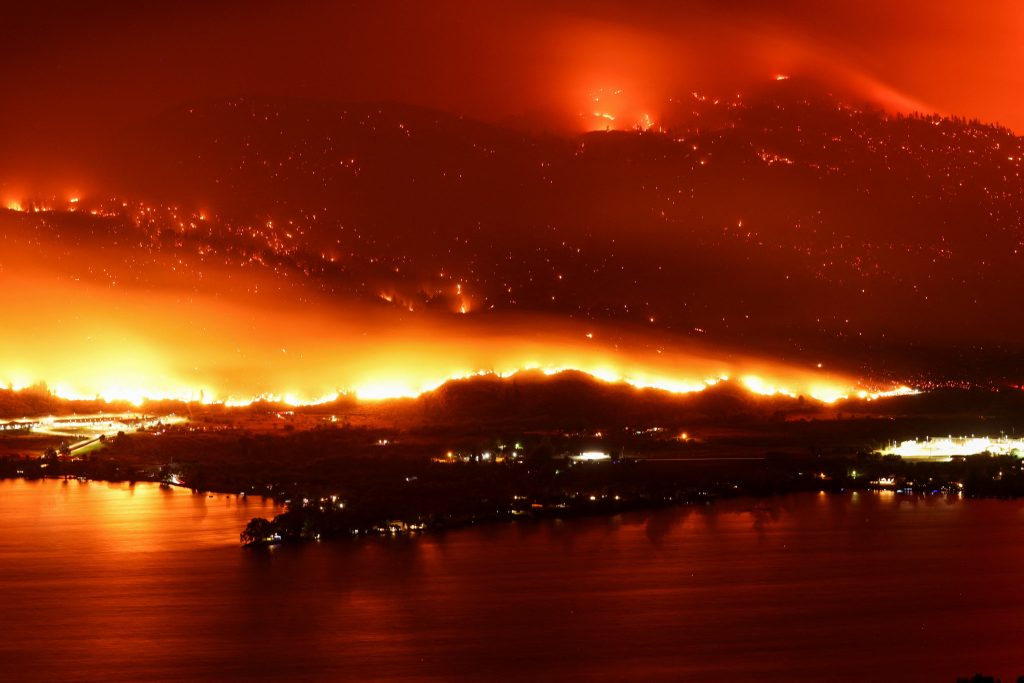 Συναγερμός στον Καναδά λόγω μεγάλης δασικής πυρκαγιάς – Εκκενώνεται πόλη στη Βρετανική Κολομβία