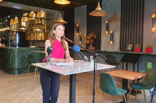 Έφη Αχτσιόγλου: Να αποχωριστούμε κάθε είδους ταμπέλες – Θέλω ένα έργο που να απαντά στις αγωνίες των ανθρώπων