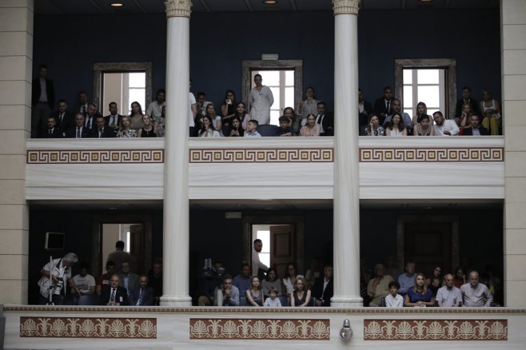 Οι πρώτες εντυπώσεις για τη Βουλή και τα μηνύματα Τασούλα