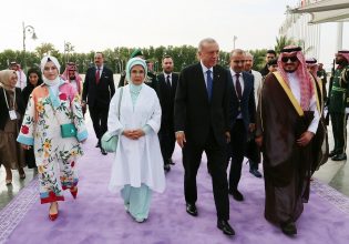 Ο Ερντογάν προστρέχει στις χώρες του Κόλπου ζητώντας βοήθεια για τα ελλείμματα του προϋπολογισμού