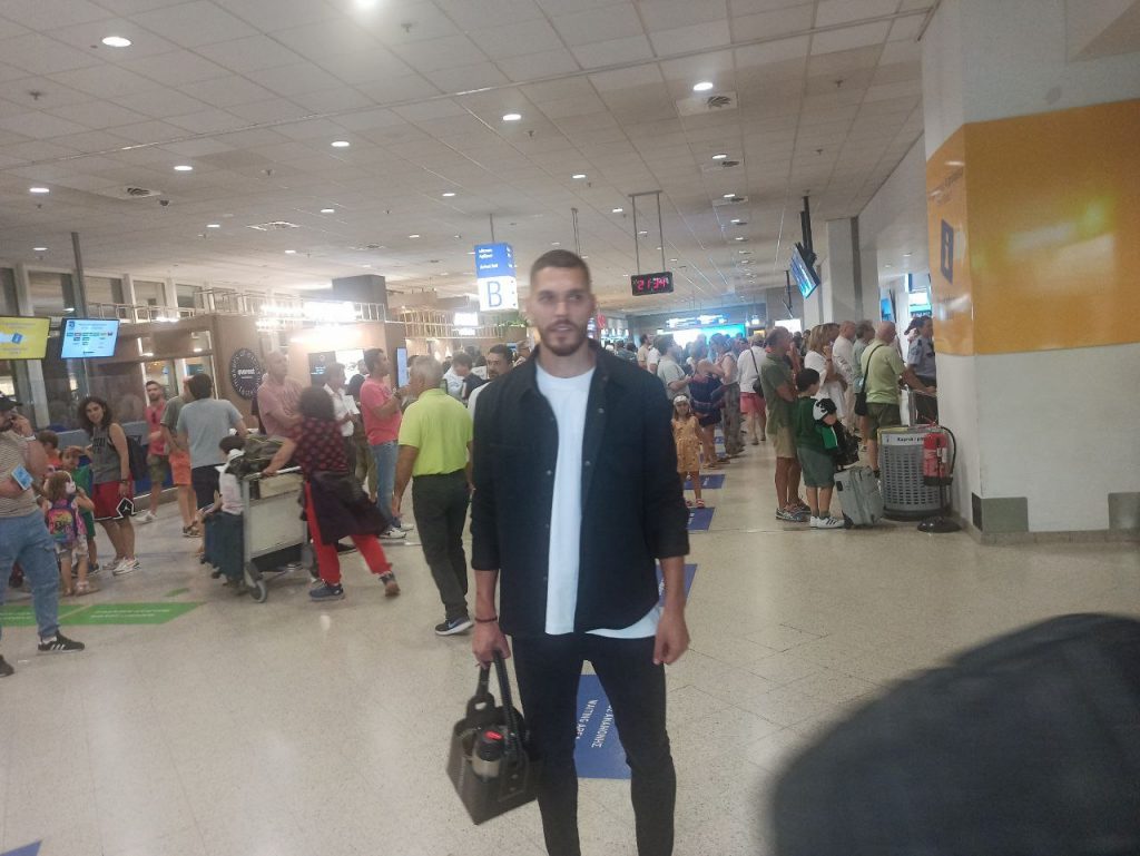 Έφτασε στην Αθήνα για τον Ολυμπιακό ο Φρέιρε