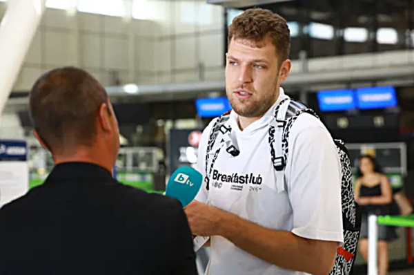 Βεζένκοφ: «Δεν ήταν εύκολο να αφήσεις το μέρος που αγαπάς και σε αγαπούν, ο Ολυμπιακός είναι οικογένεια»