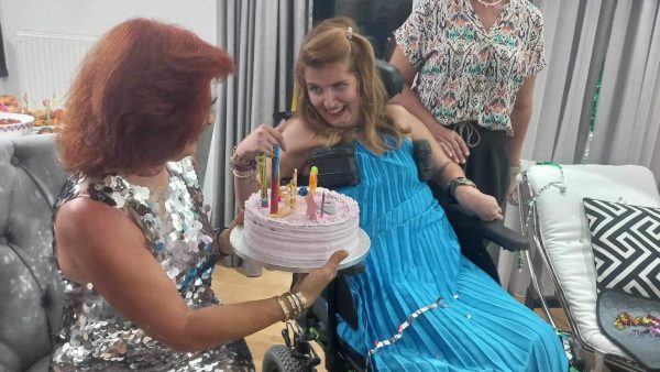 «Χρόνια πολλά Μυρτώ μου!» – Η συγκινητική ανάρτηση της μητέρας της 11 χρόνια μετά την επίθεση