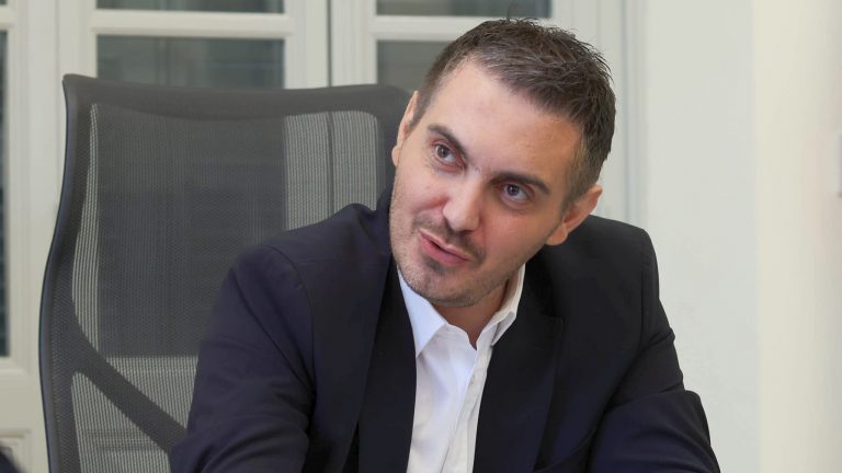 Μιχάλης Χατζηγιάννης: Με στίχους από το «Άγγιγμα Ψυχής» αποχώρησε από το υφυπουργείο Πολιτισμού Κύπρου