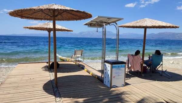 Φθορές στα συστήματα μετακίνησης ΑμεΑ προς τη θάλασσα στο Δήμο Ωρωπού