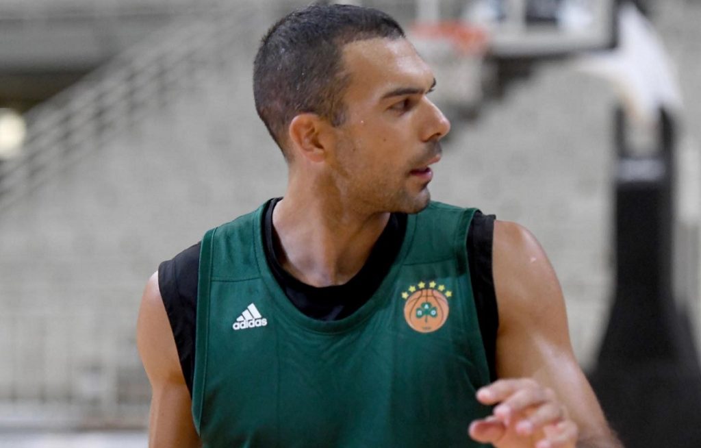 Η πρώτη φωτογραφία του Σλούκα με τα πράσινα