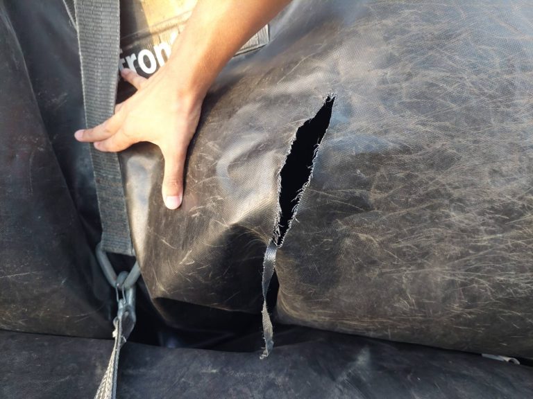 Βανδαλισμός στην οθόνη του Δημοτικού κινηματογράφου Αλίμου