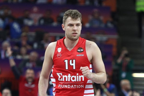 Διπλή διάκριση για Βεζένκοφ: MVP και πιο δημοφιλής για 2η σεζόν