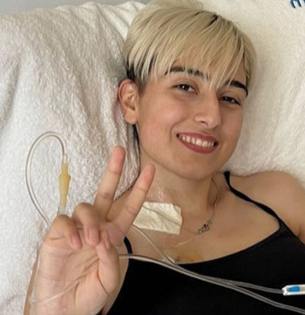 Το «ευχαριστώ» της 19χρονης Ραφαέλας σε Μητσοτάκη και Χρυσοχοΐδη για τη βοήθεια στη μάχη της με τον καρκίνο