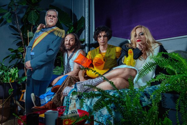 Λένα Κιτσοπούλου: Μια διαφορετική ματιά στους «Σφήκες» του Αριστοφάνη