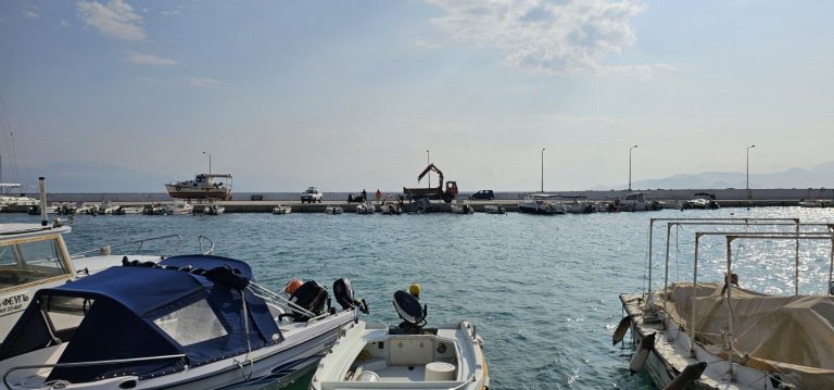 Κιάτο: Αυτοκίνητο έπεσε στη θάλασσα και… βύθισε ερασιτεχνικό σκάφος