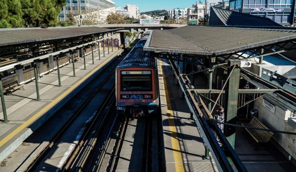 Καλλιθέα: Νεκρός ανασύρθηκε ο άνδρας που έπεσε στις γραμμές του ΗΣΑΠ