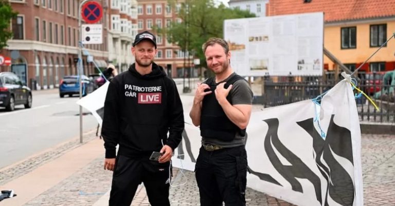 Δανία: Διαδηλωτές καίνε το Κοράνι μπροστά από τις πρεσβείες Αιγύπτου και Τουρκίας στην Κοπεγχάγη