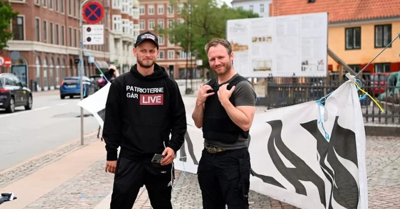 Δανία: Διαδηλωτές καίνε το Κοράνι μπροστά από τις πρεσβείες Αιγύπτου και Τουρκίας στην Κοπεγχάγη