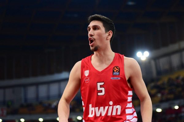 Ανακοίνωσε Λαρεντζάκη μέχρι το 2026 με επικό βίντεο ο Ολυμπιακός