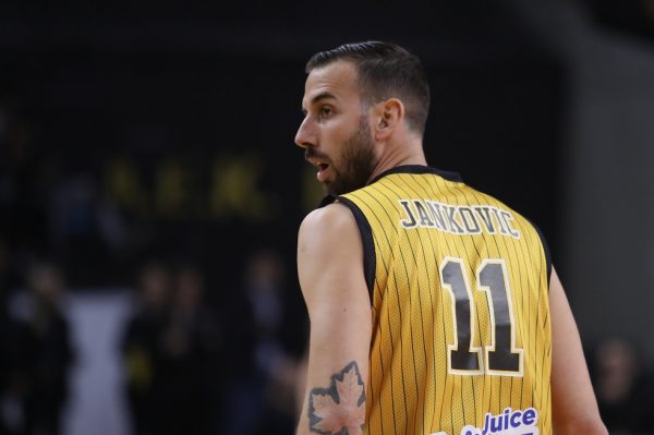 «Δίκασε» τον Σλούκα ο Γιάνκοβιτς: «Πολλές φορές το χρήμα μιλάει»