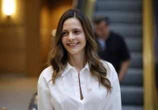 Έφη Αχτσιόγλου: Δεν υπήρχε σχέδιο και επιχειρησιακή επάρκεια για τις πυρκαγιές από την κυβέρνηση