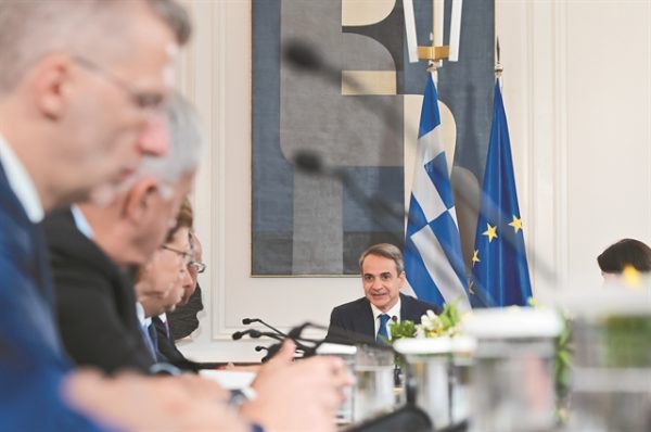 Κυβέρνηση: Μπαράζ συσκέψεων για το «φθινοπωρινό πακέτο»