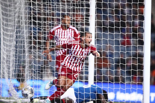 Η «δίχως λόγια» επικράτηση του Ολυμπιακού στο Ibrox