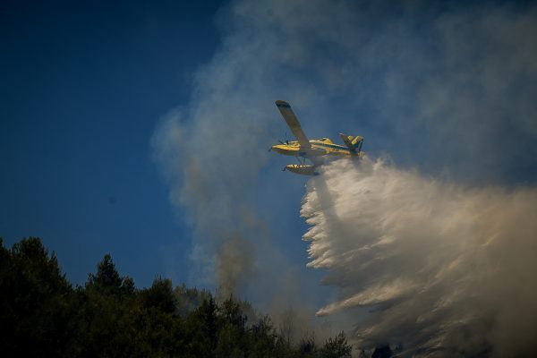Φωτιά στο Αγρίνιο – Κινητοποιήθηκαν και εναέρια μέσα