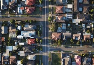 Μια ολόκληρη γειτονιά… προς πώληση – Το απίστευτο ποσό που πρέπει να δώσει κάποιος για να την αγοράσει