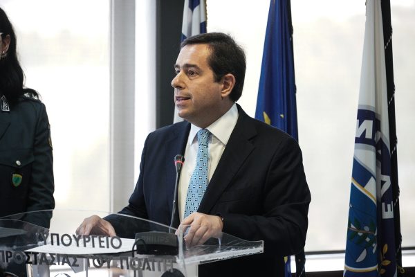 Νότης Μηταράκης: Παραιτήθηκε ο υπουργός Προστασίας του Πολίτη - Στη θέση του ο Οικονόμου