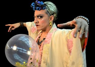 «Γίνεται δέντρο το πουλί;»: Η παράσταση εμπνευσμένη από το έργο του Χρ. Χωμενίδη στη Μικρή Επίδαυρο