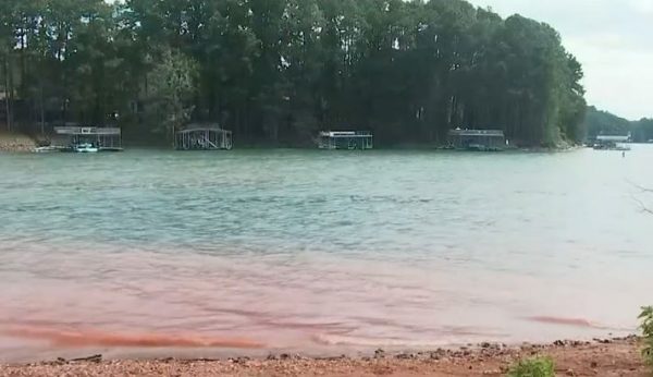 ΗΠΑ: Άνδρας πήδηξε στη λίμνη Lanier και πέθανε από ηλεκτροπληξία