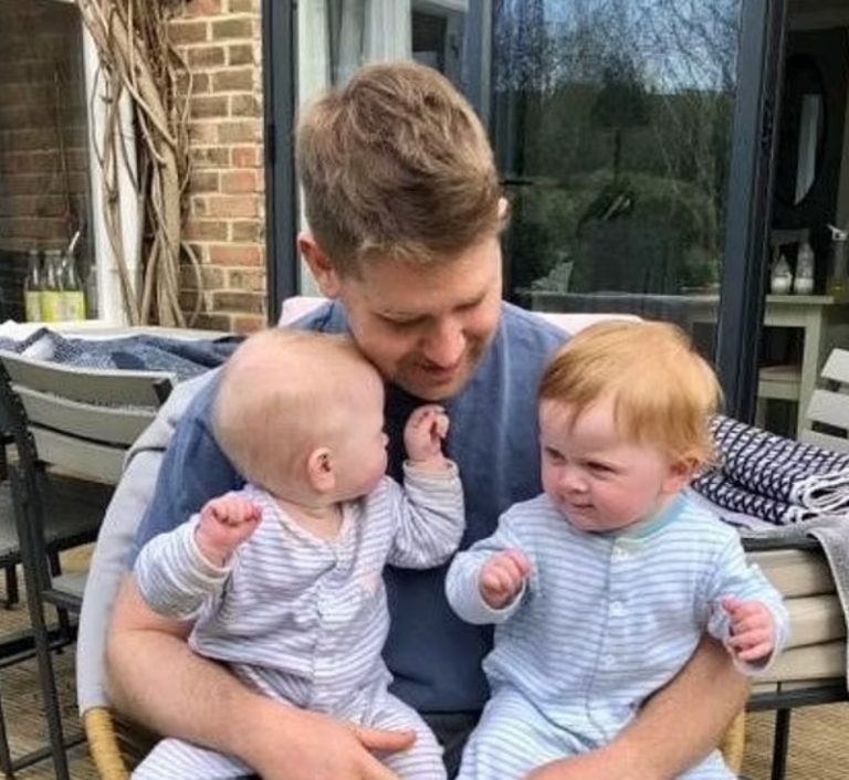 Υ.Γ. Ο μπαμπάς σας αγαπά πολύ – Δίδυμα κορίτσια λαμβάνουν κάρτες γενεθλίων από τον νεκρό πατέρα τους