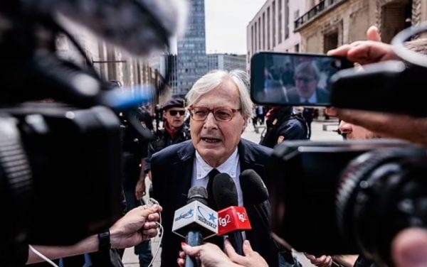 Σάλος στην Ιταλία με τον υφυπουργό Πολιτισμού – «Έχω κοιμηθεί με 1.500 γυναίκες, όργανο γνώσης το ανδρικό μόριο»