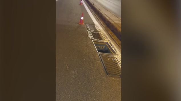 Τροχαίο: Αυτοκίνητο έπεσε σε ακάλυπτο φρεάτιο στην Κηφισίας και κατέληξε σε τοίχο